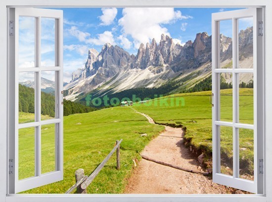 Окно с видом на алпийские горы