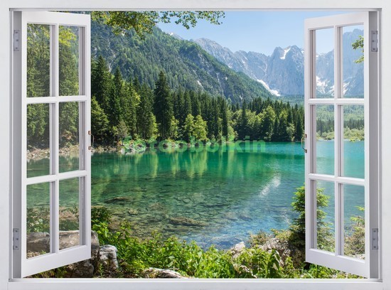 Окно с видом на горное озеро