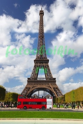 Фотообои Красный автобус перед Эйфелевой башней