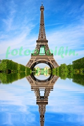 Фотоштора Эйфелева башня отражается в воде