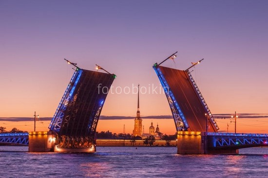 Фотоштора Разведенный мост в Петербурге