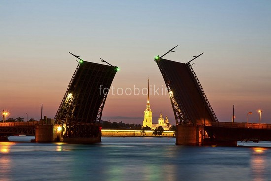 Фотоштора Разведенные мосты Санкт-Петербурга