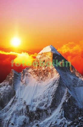 Модульная картина Гора на фоне солнца
