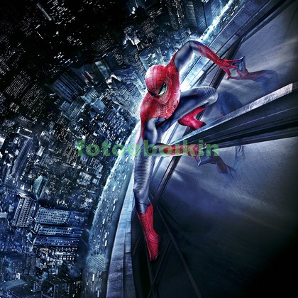 Человек паук над городом