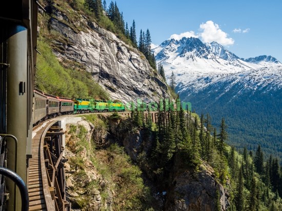 Модульная картина Поезд в горах