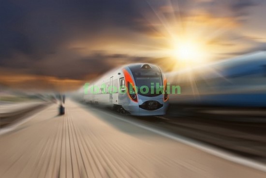 Модульная картина Современный поезд