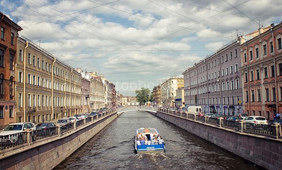 Модульная картина Катер на каналах Санкт-Петербурга