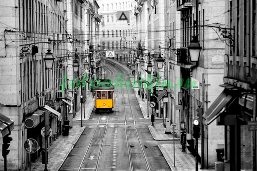 Желтый трамвай в Лиссабоне