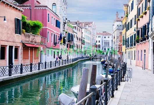 Красочные дома в Венеции