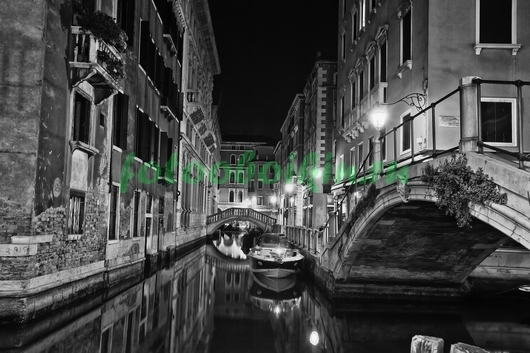 Ночь на каналах в Венеции