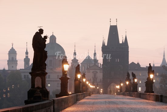 Мост вечером в Праге
