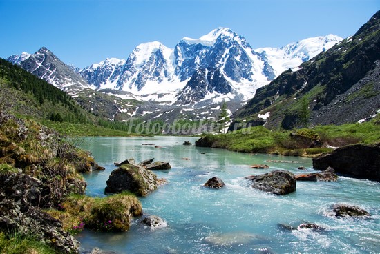 Река в Алтайских горах